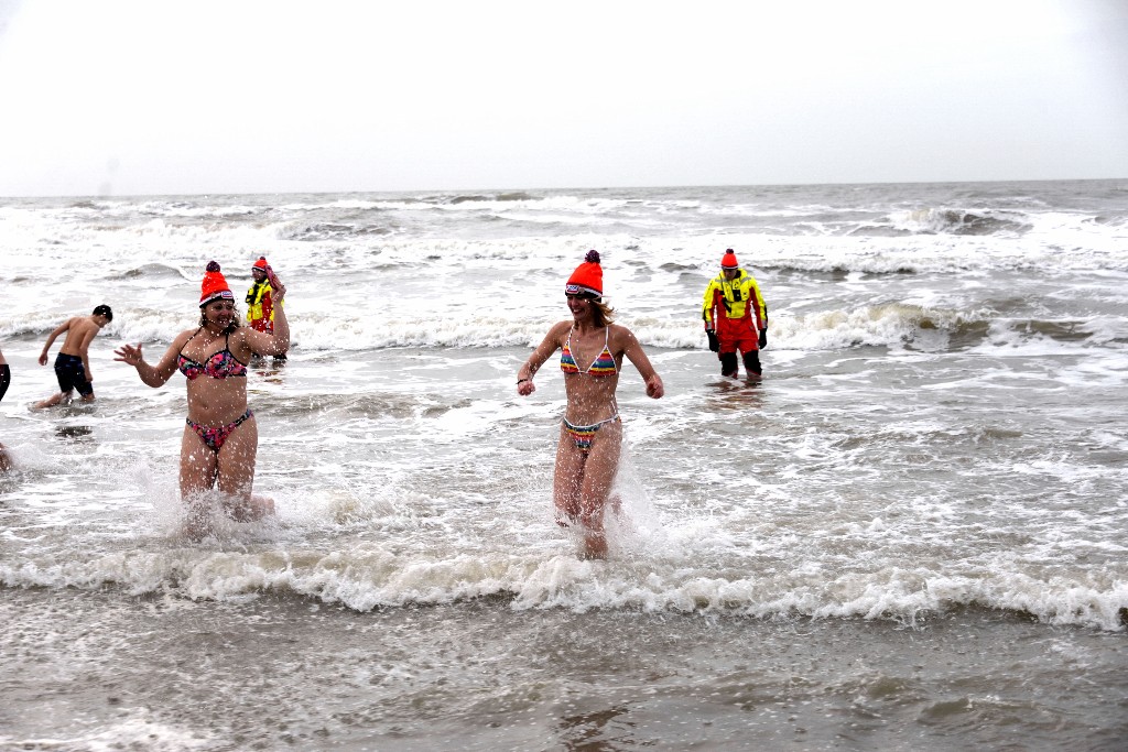 ../Images/Nieuwjaarsduik Nederzandt 2018 121.jpg